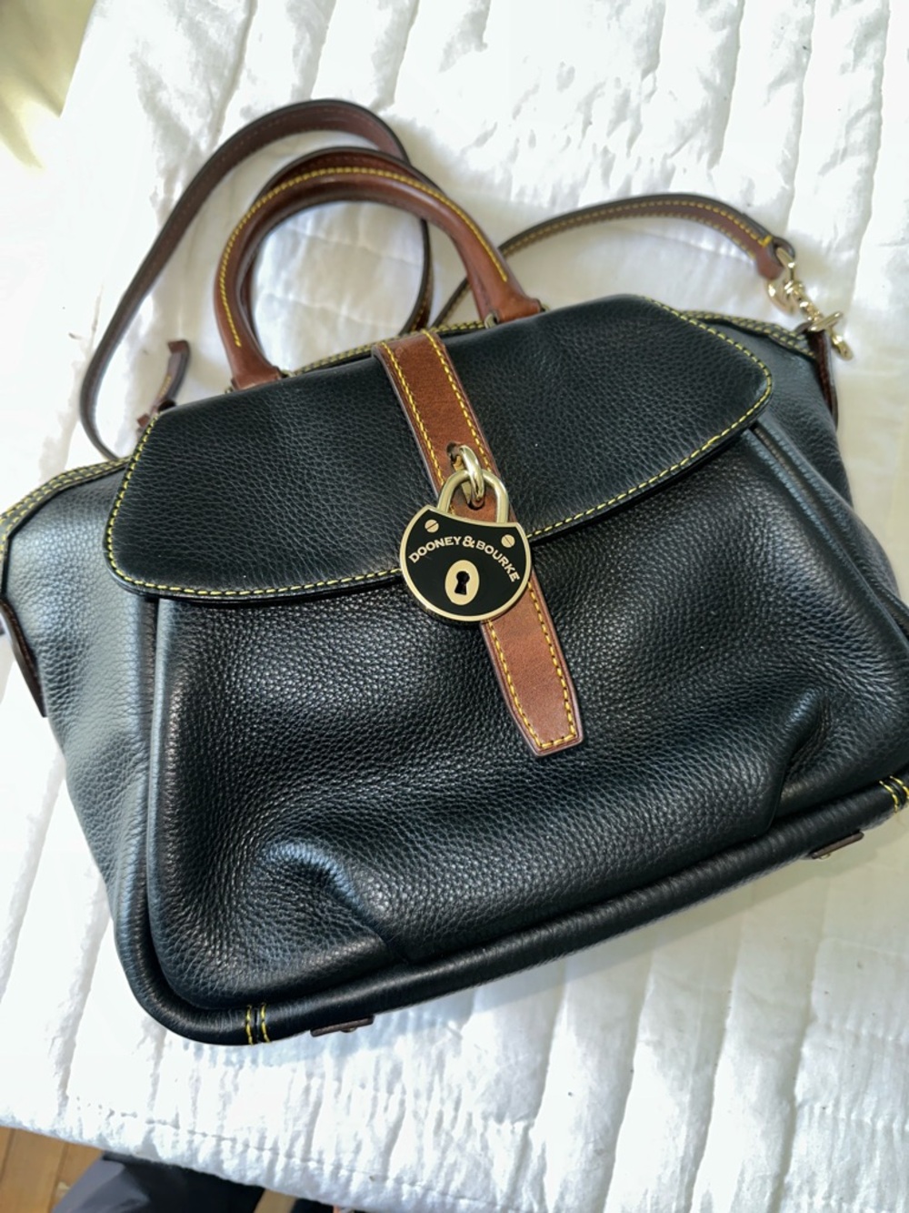 Dooney & Bourke Samba black leather bag